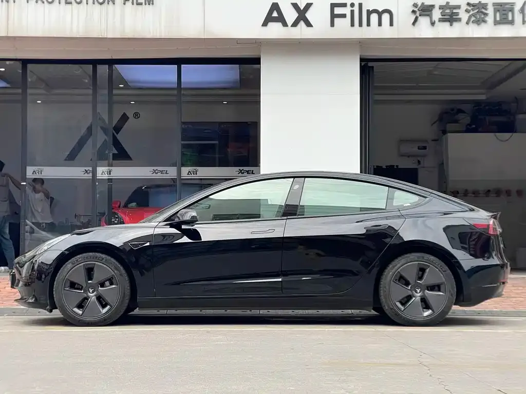 Tesla Model 3 — фото 3