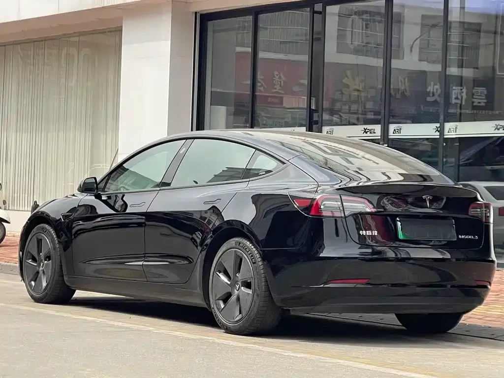 Tesla Model 3 — фото 2