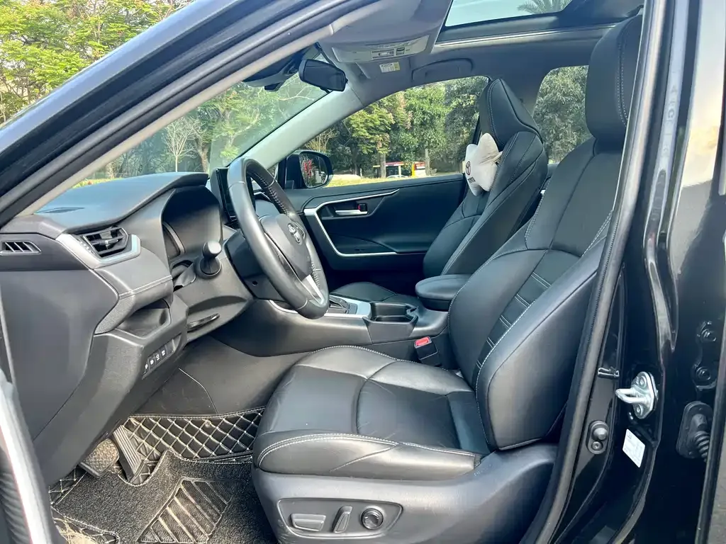 Toyota Wildlander 2024 из CN, фото 4