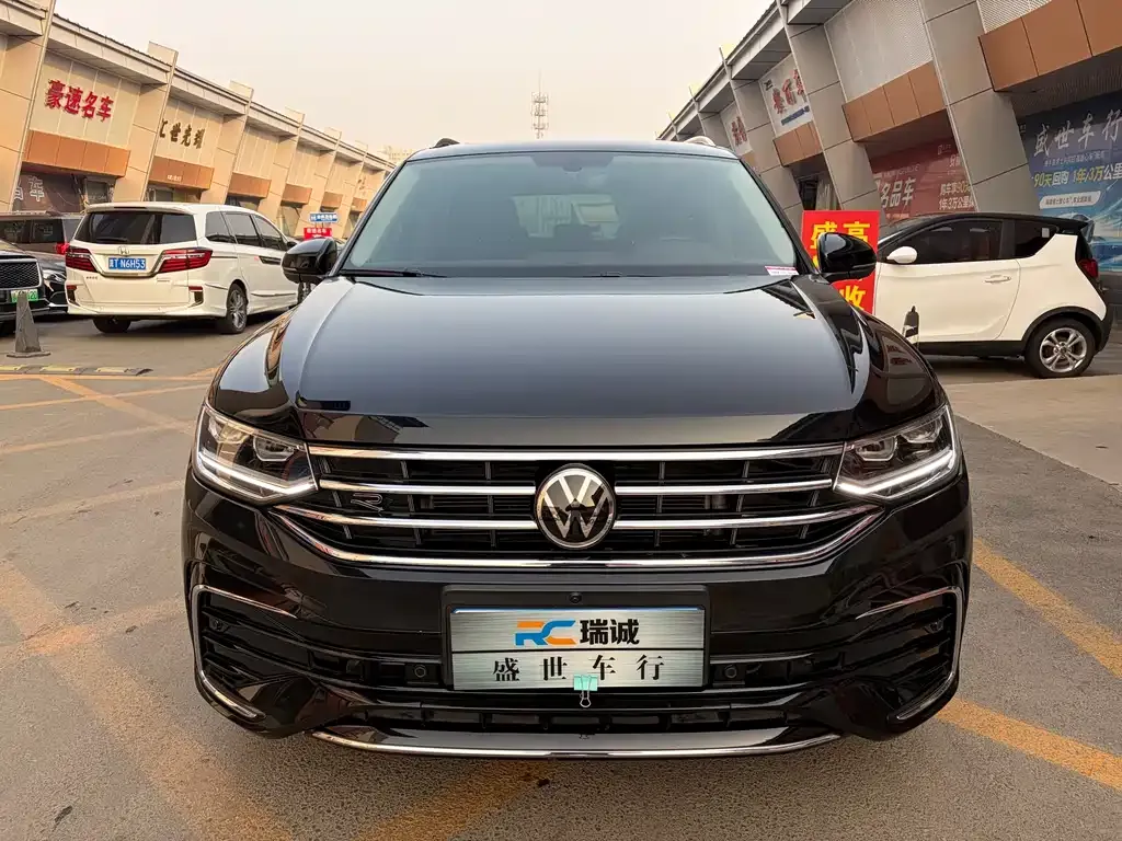Volkswagen Tiguan L — фото 8