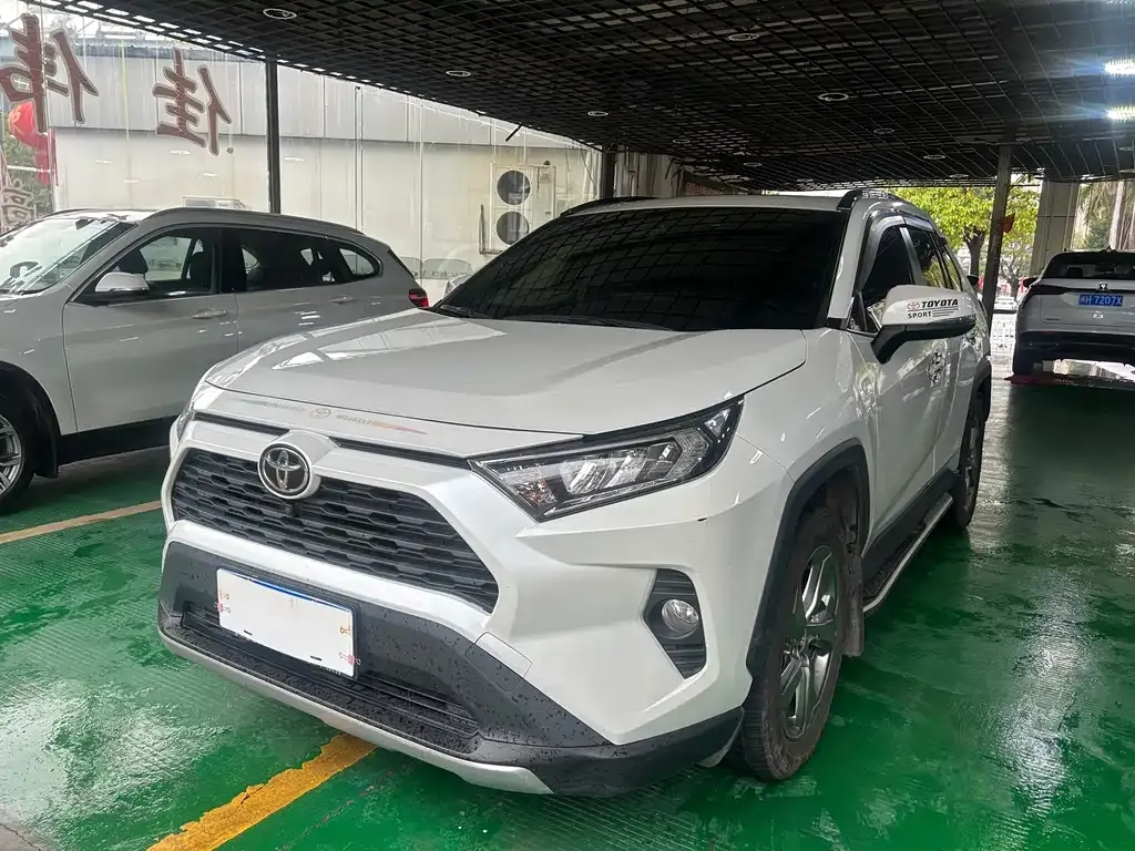 Toyota RAV4 2022 из CN, фото 1