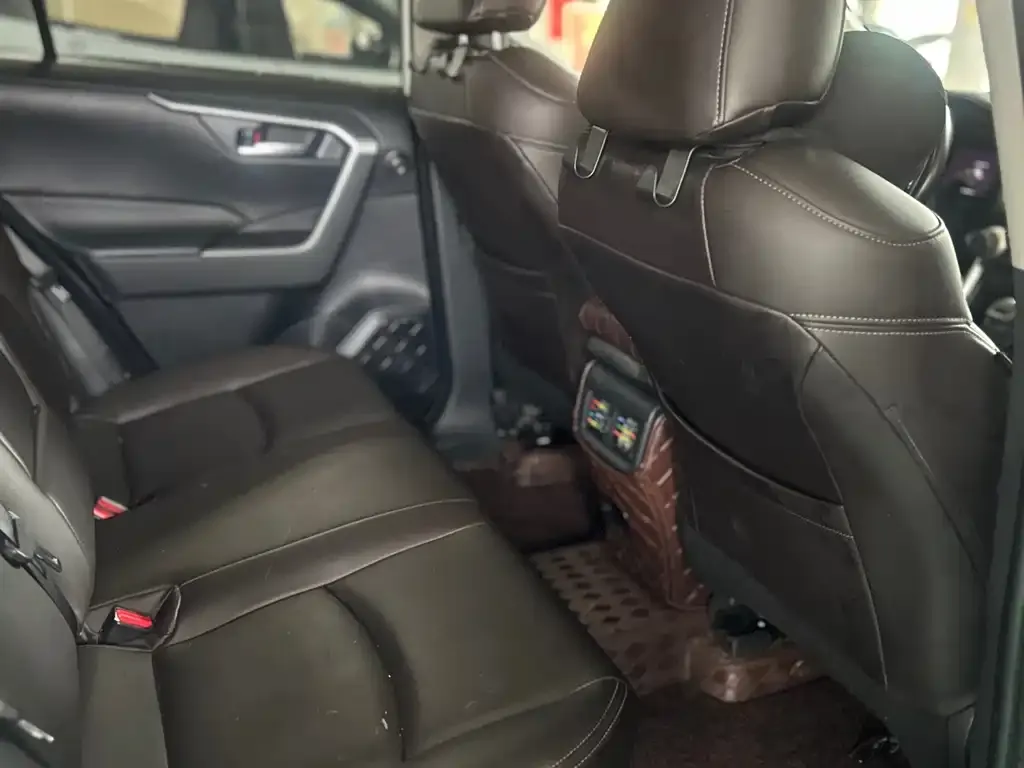 Toyota RAV4 2022 из CN, фото 2