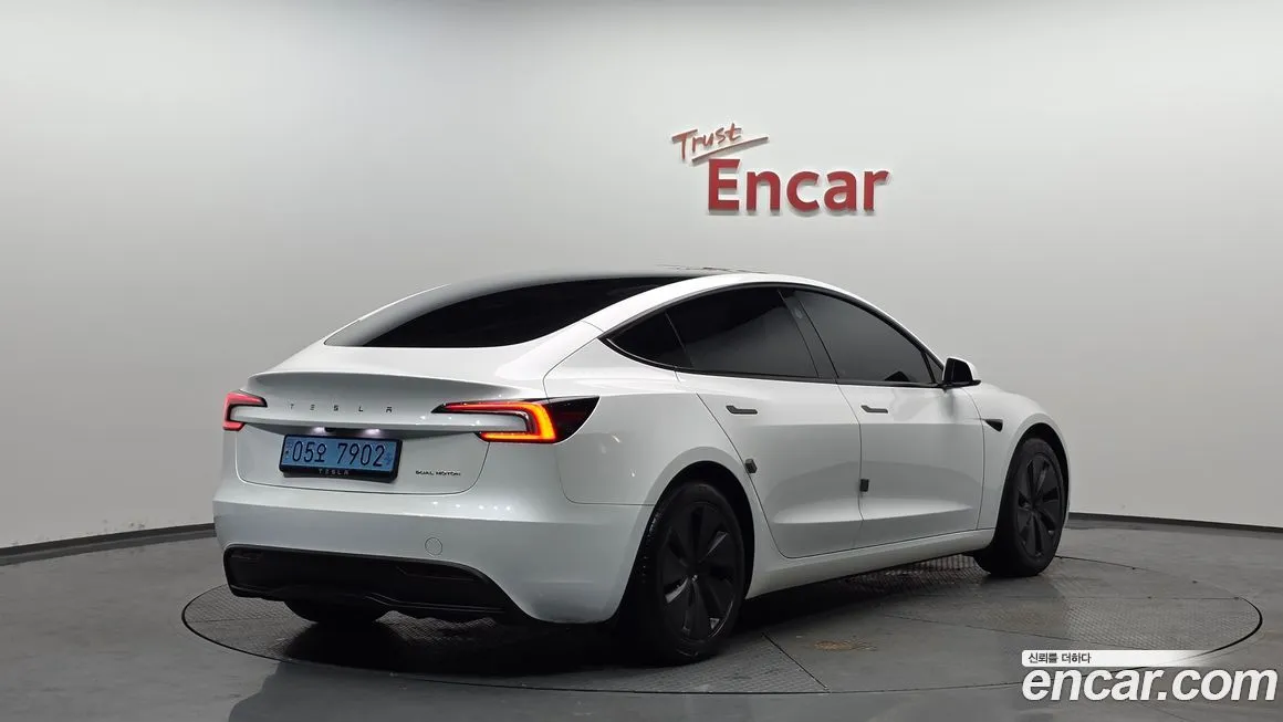 Tesla Model 3 — фото 3