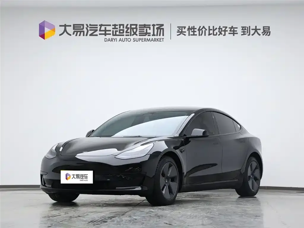 Tesla Model 3 — фото 1