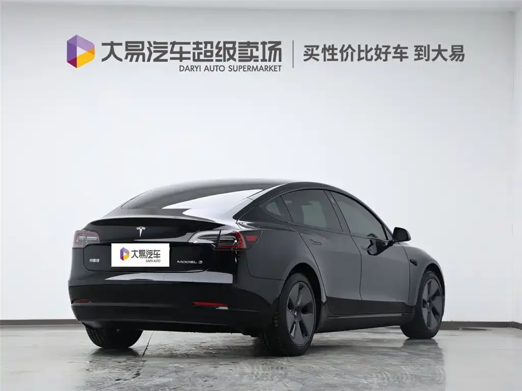 Tesla Model 3 — фото 3