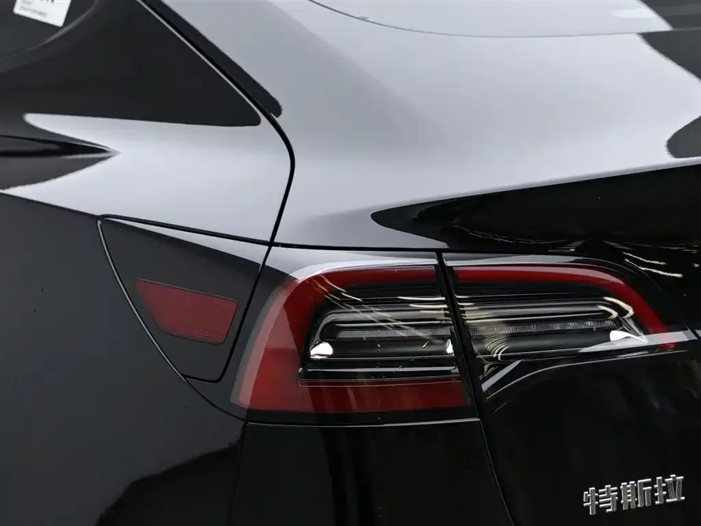 Tesla Model 3 — фото 10