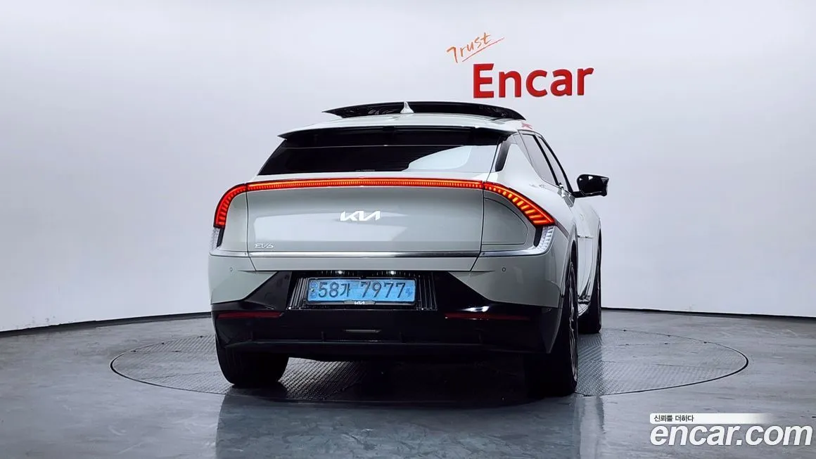 Kia EV6 — фото 8