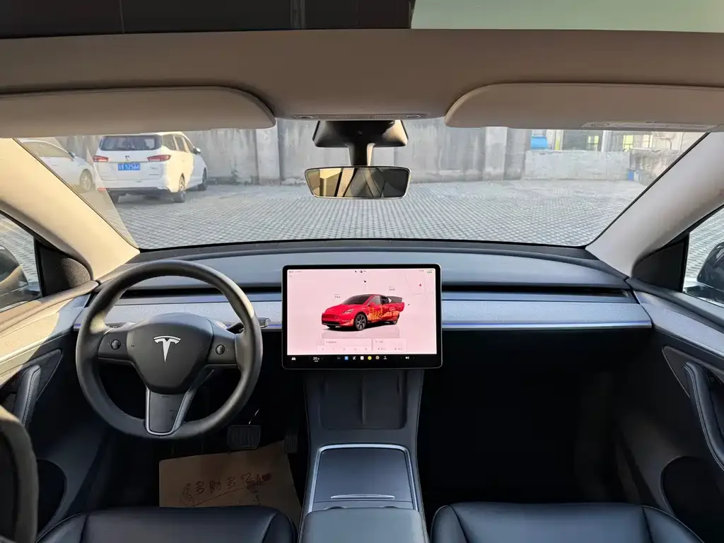 Tesla Model Y — фото 6