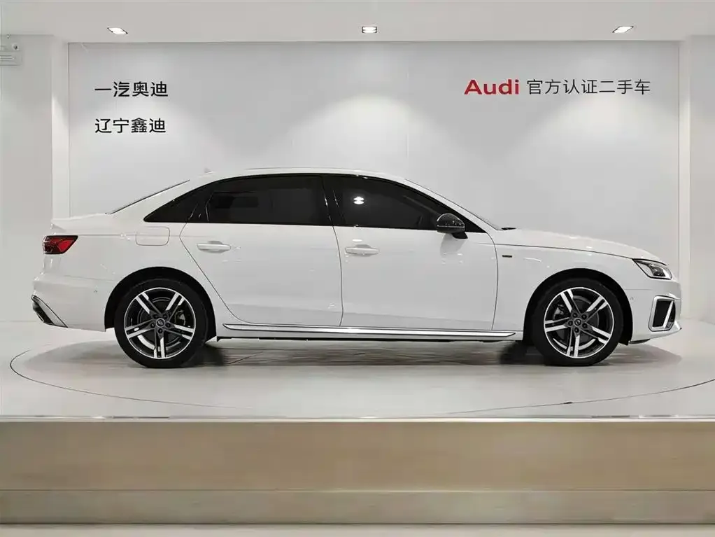 Audi A4L 2021 из CN, фото 2