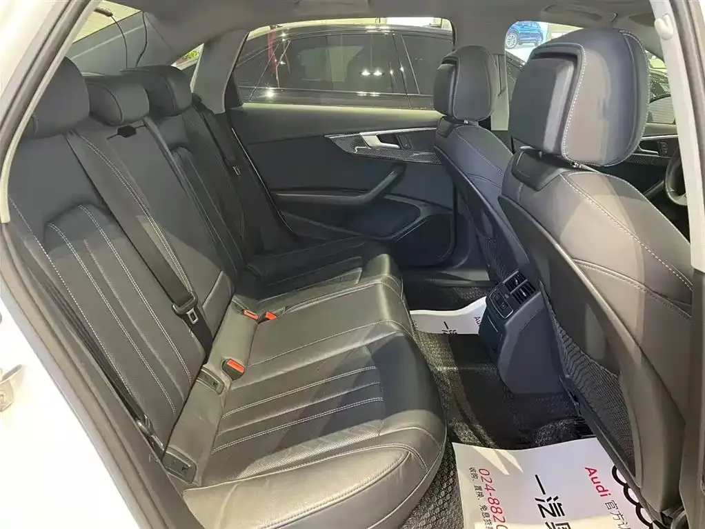 Audi A4L 2021 из CN, фото 5