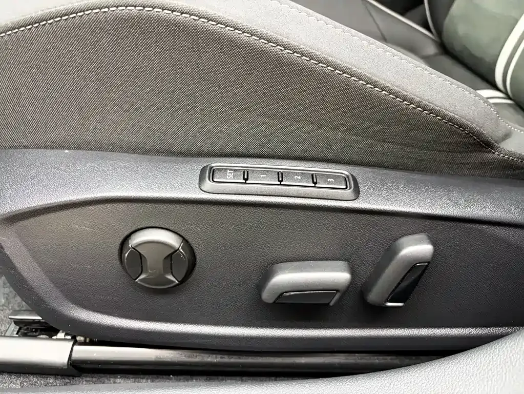 Volkswagen Golf — фото 10