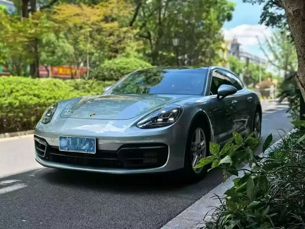 Porsche Panamera — фото 1