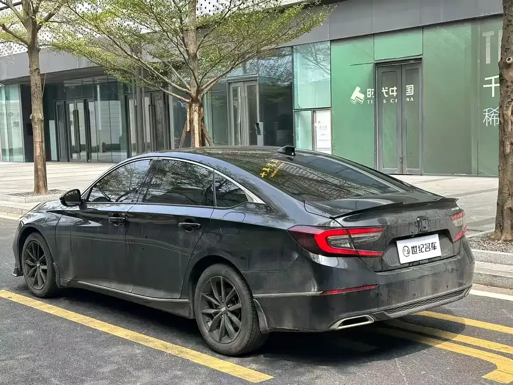 Honda Accord — фото 10