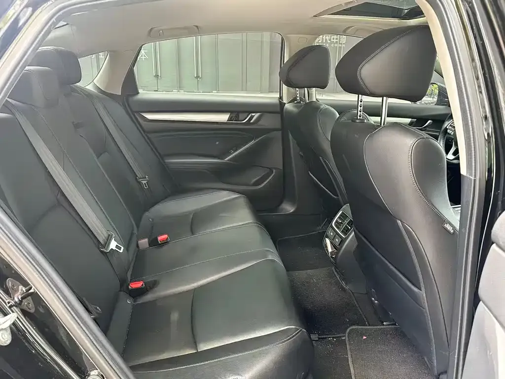 Honda Accord — фото 7