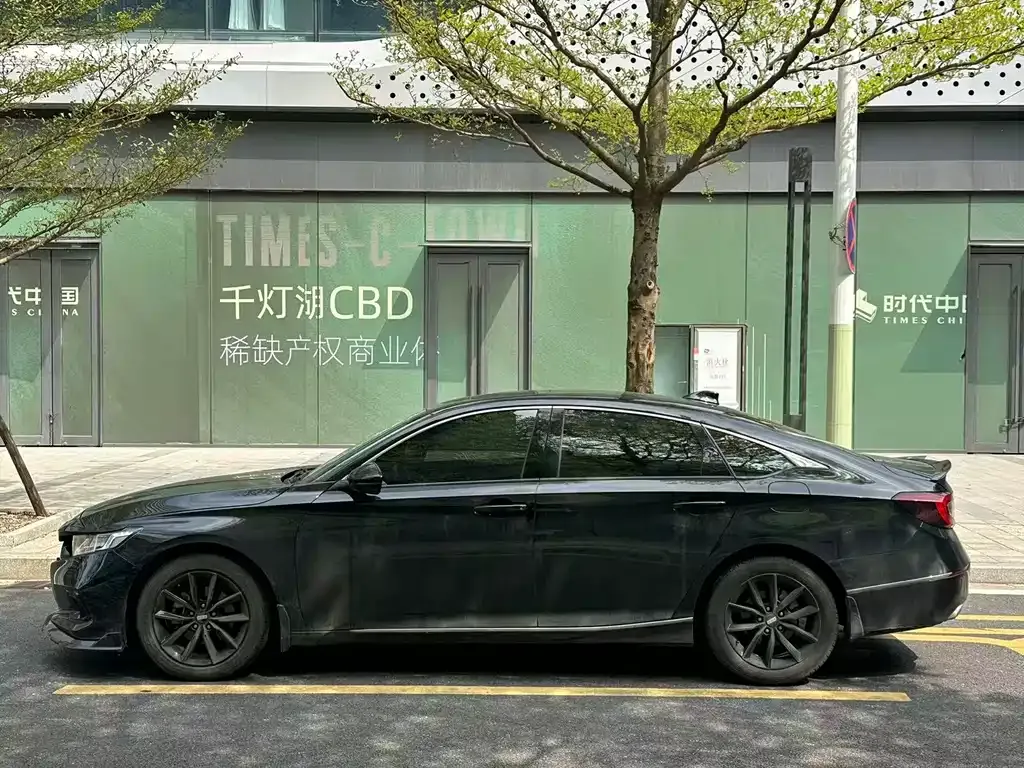 Honda Accord — фото 9