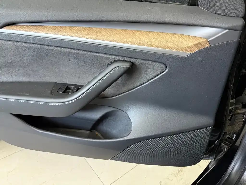 Tesla Model 3 — фото 10