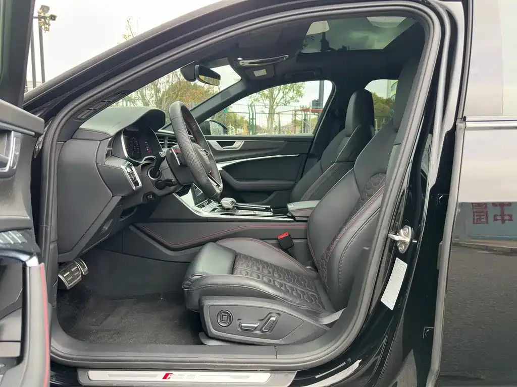 Audi RS 6 2024 из CN, фото 8