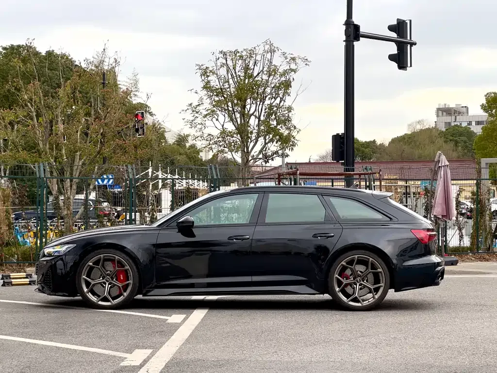 Audi RS 6 2024 из CN, фото 9