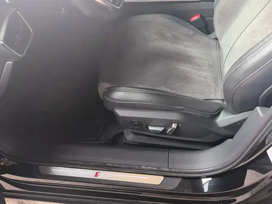 Audi A6L 2023 из CN, фото 6