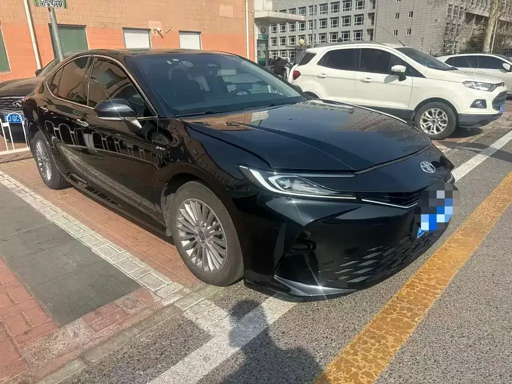 Toyota Camry — фото 9