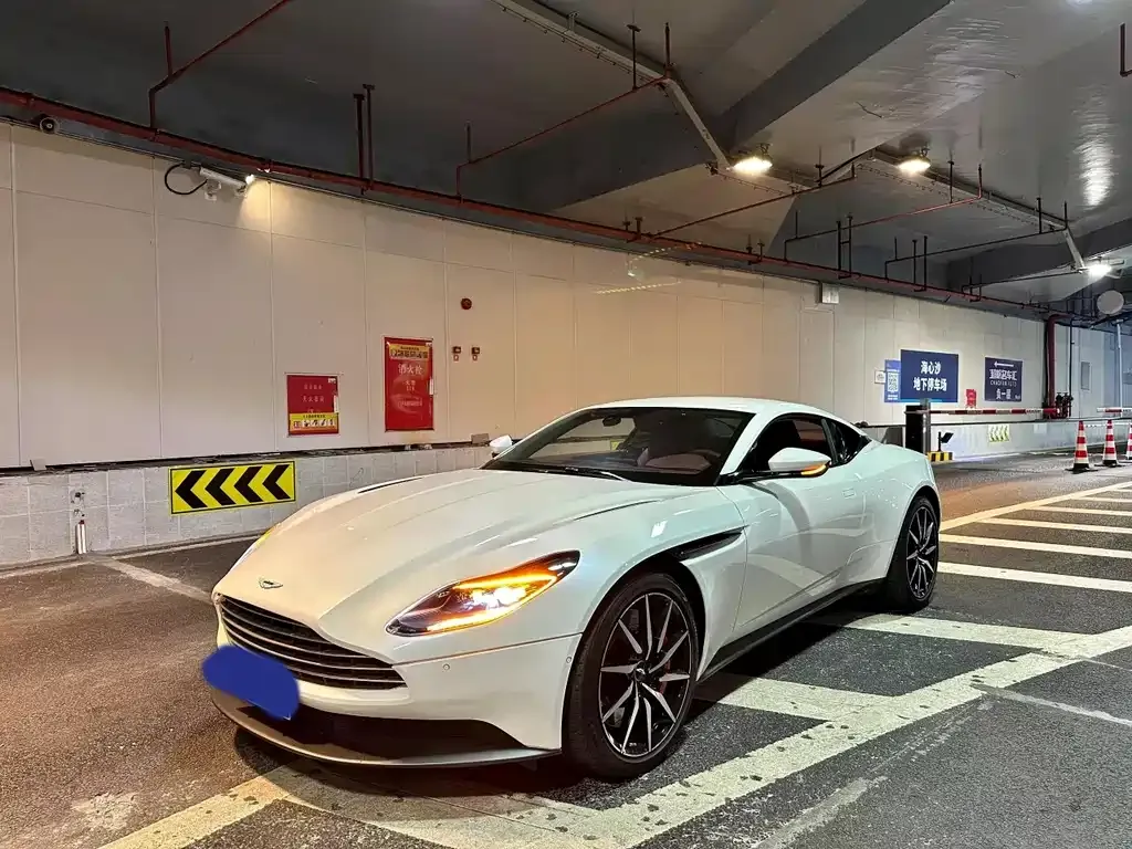 Aston Martin DB11 2021 из CN, фото 1