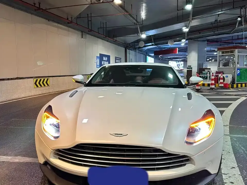 Aston Martin DB11 2021 из CN, фото 3