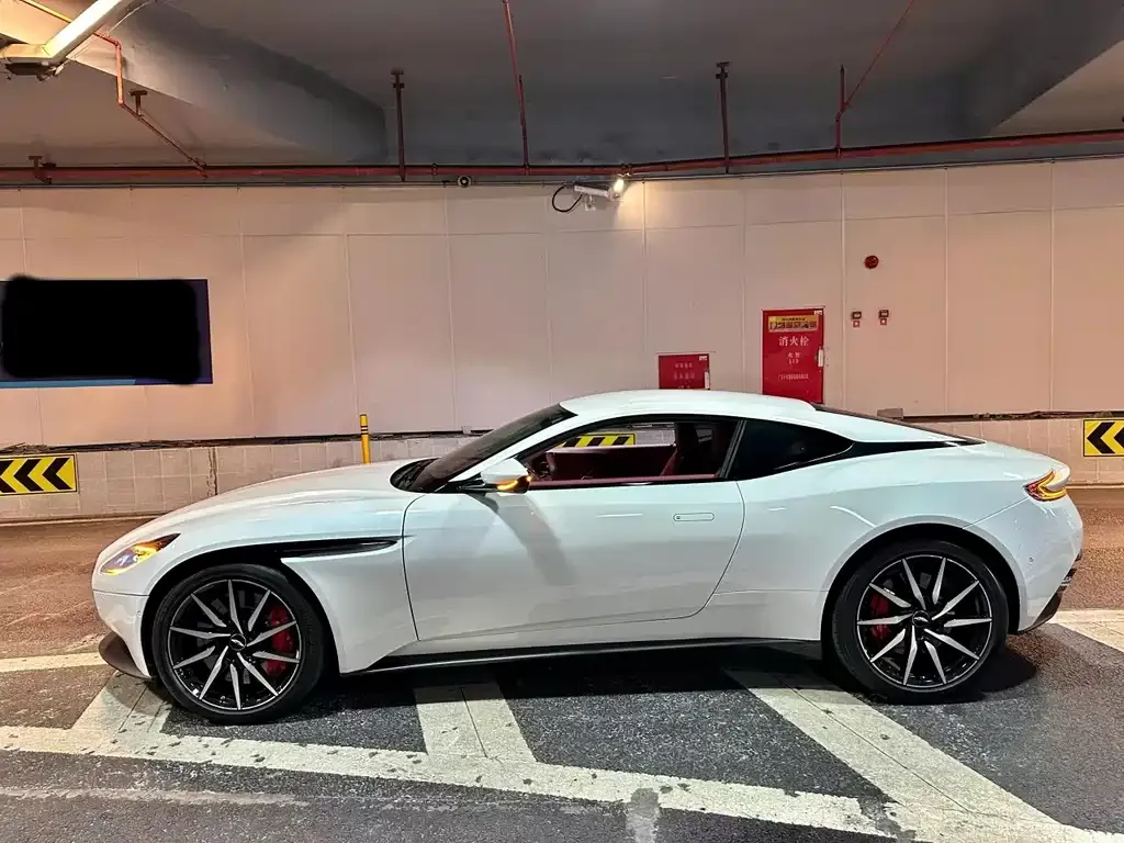 Aston Martin DB11 2021 из CN, фото 5