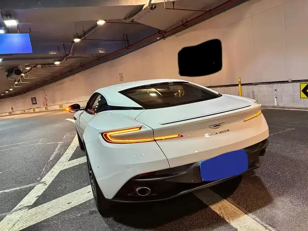 Aston Martin DB11 2021 из CN, фото 6