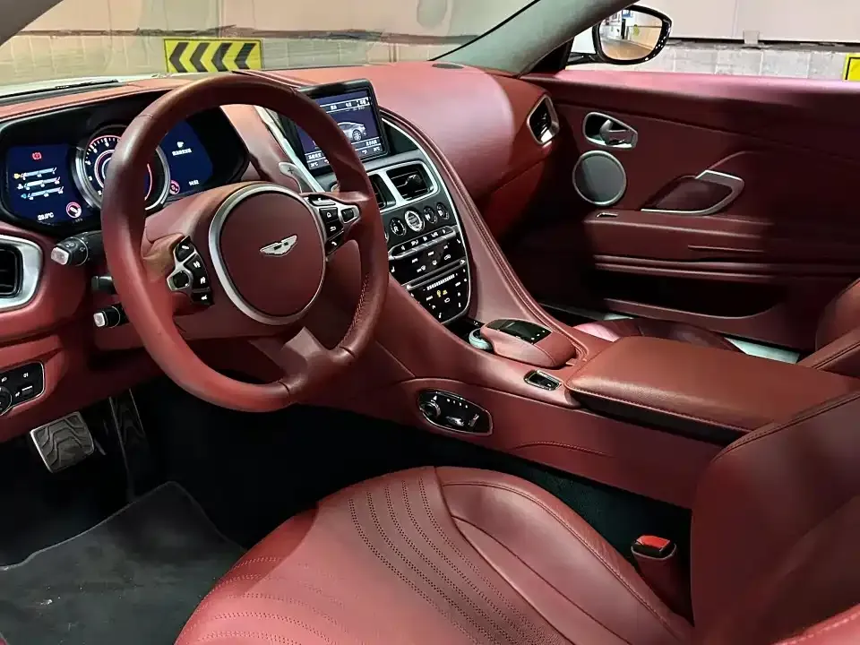 Aston Martin DB11 2021 из CN, фото 2