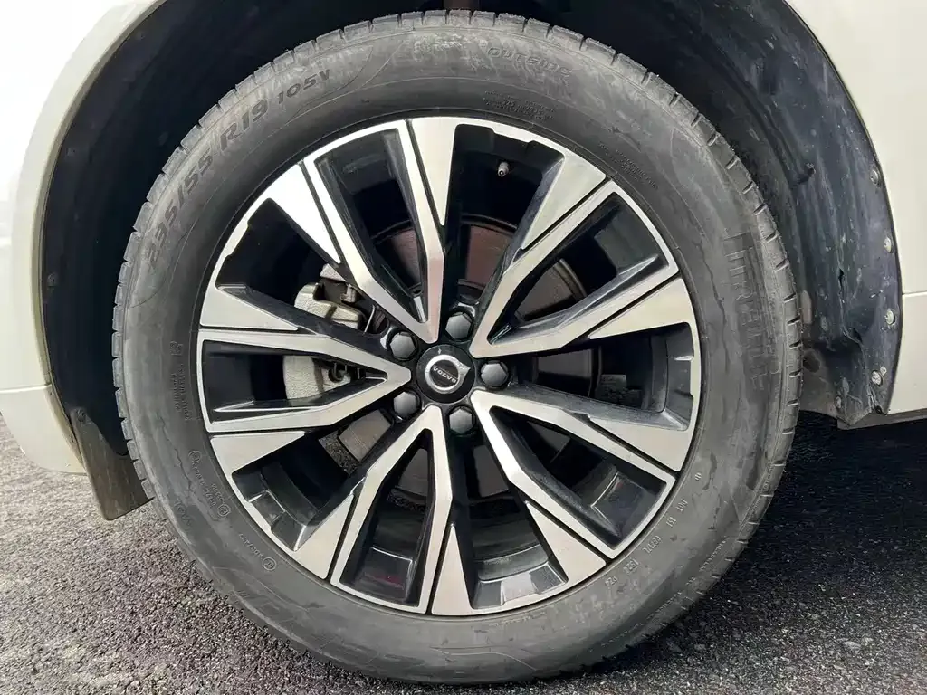 Volvo XC60 2024 из CN, фото 2