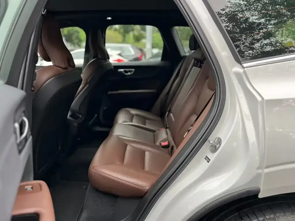 Volvo XC60 2024 из CN, фото 6