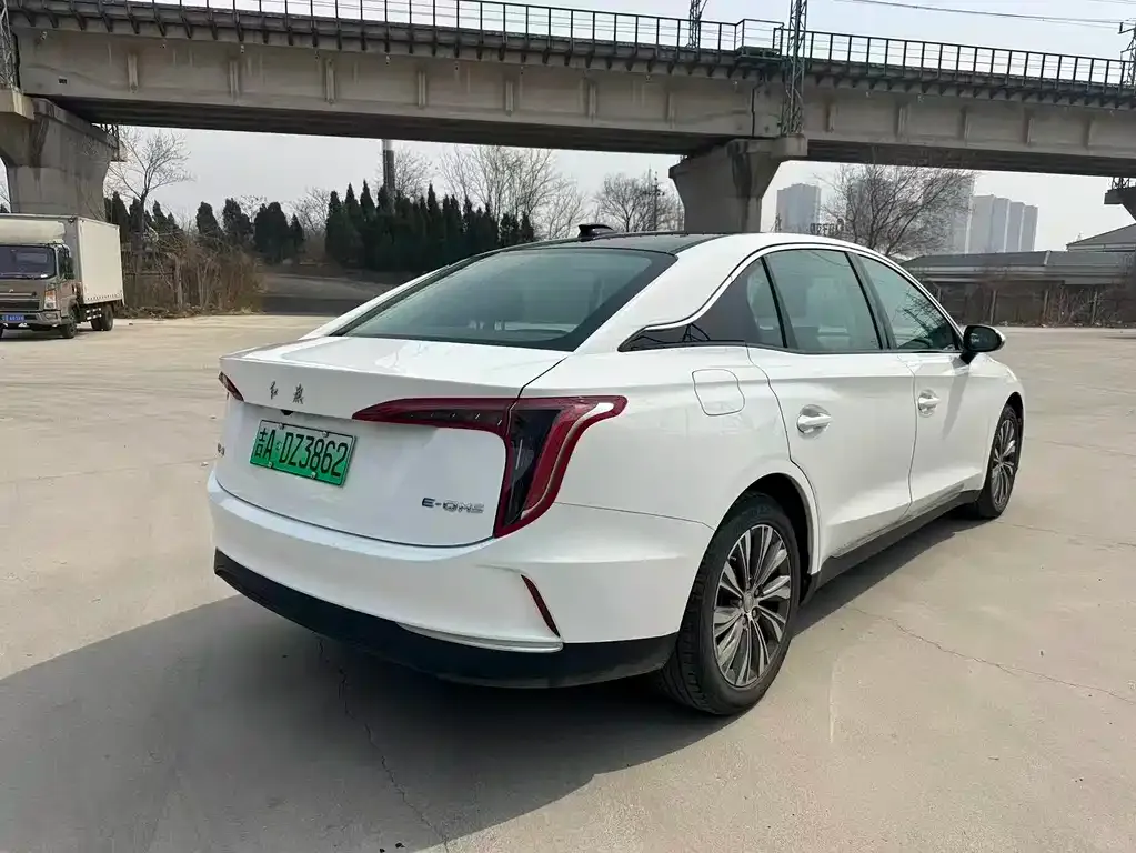 Hongqi E-QM5 — фото 9