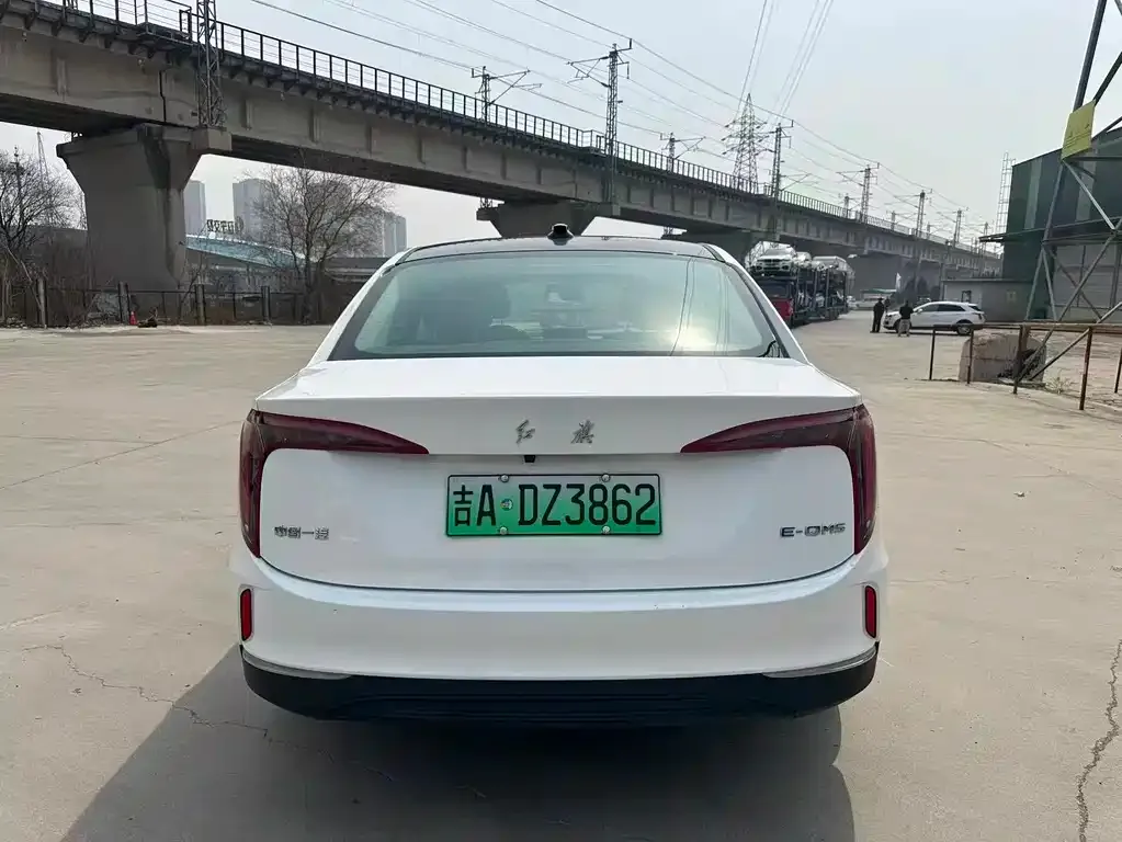 Hongqi E-QM5 — фото 6