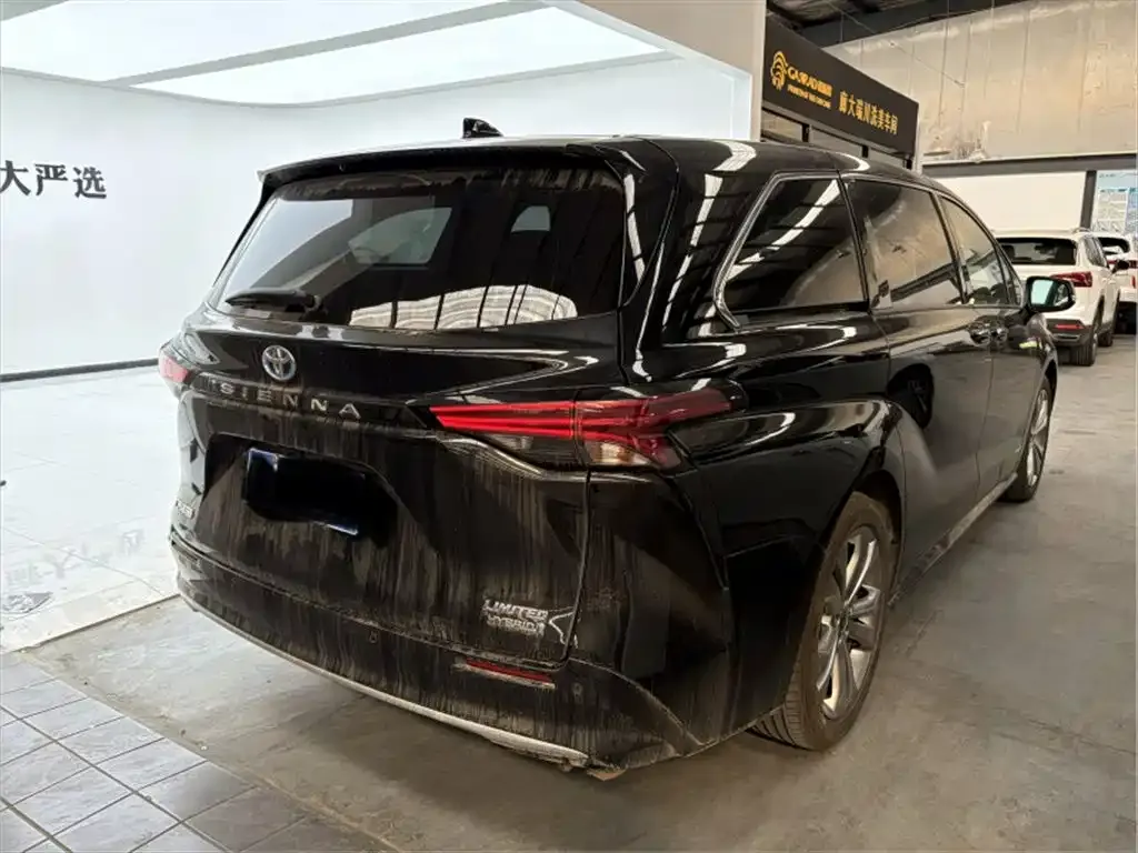 Toyota Sienna — фото 2
