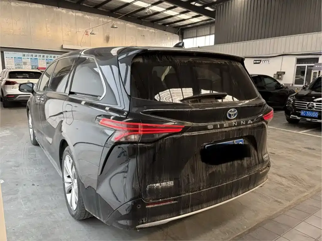 Toyota Sienna — фото 4