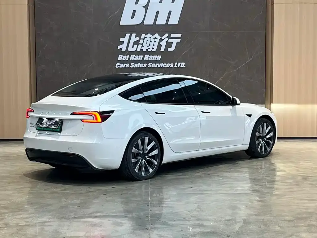 Tesla Model 3 — фото 4