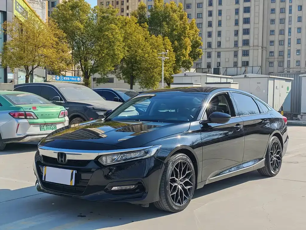 Honda Accord — фото 1