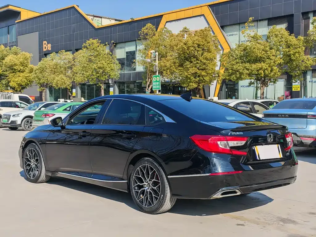 Honda Accord — фото 10