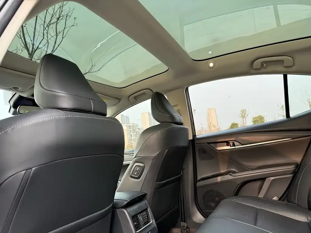 Toyota Camry 2024 из CN, фото 2