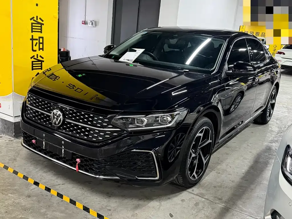 Volkswagen Passat — фото 1