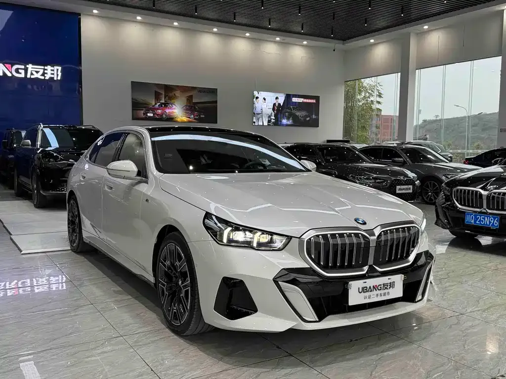 BMW 5 Series — фото 10