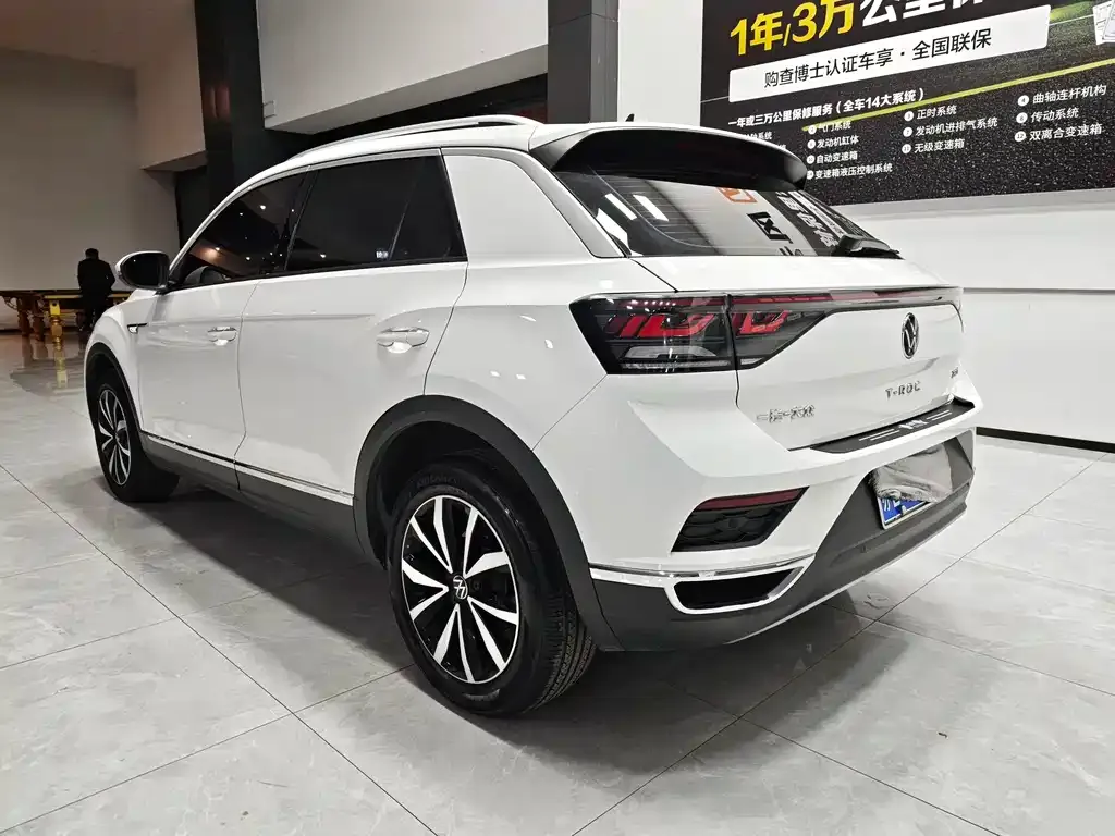 Volkswagen T-Roc — фото 9