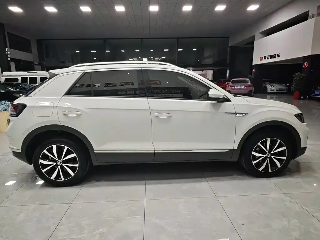 Volkswagen T-Roc — фото 2