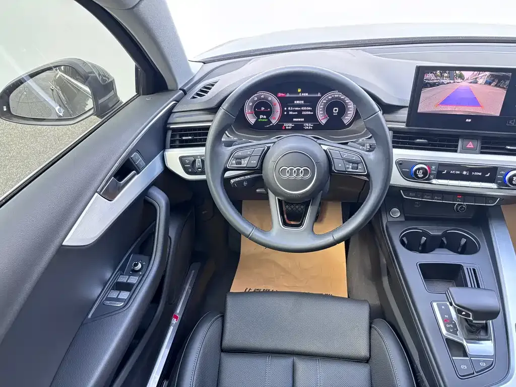 Audi A4L 2021 из CN, фото 2