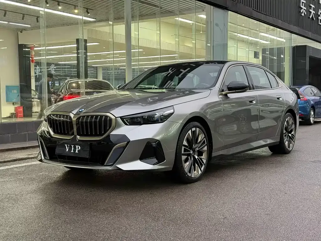 BMW 5 Series — фото 1