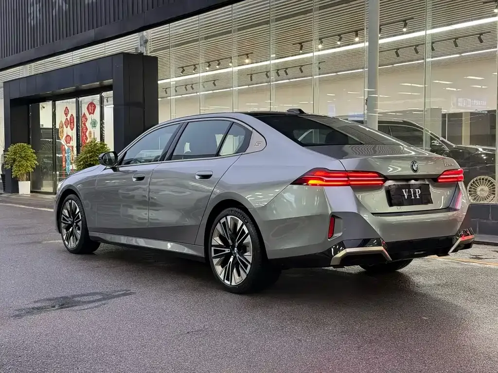 BMW 5 Series — фото 10