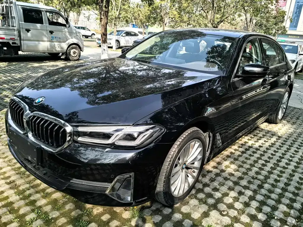 BMW 5 Series — фото 1