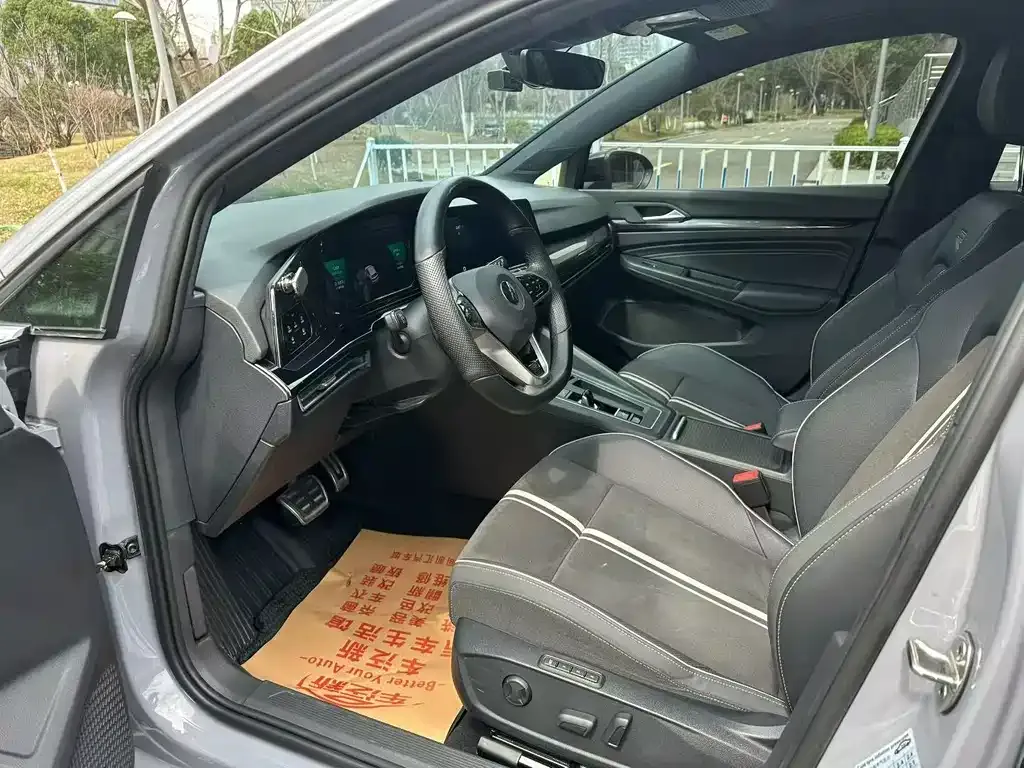 Volkswagen Golf 2021 из CN, фото 2
