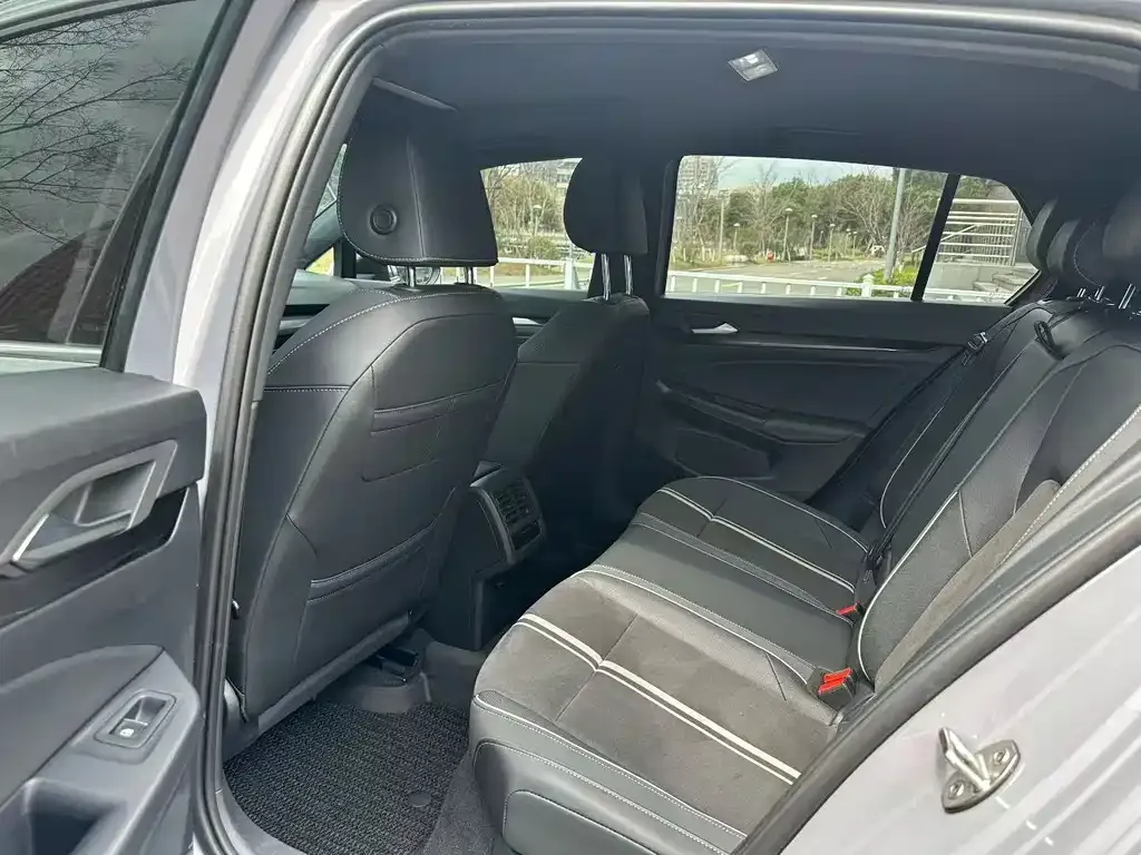 Volkswagen Golf 2021 из CN, фото 9