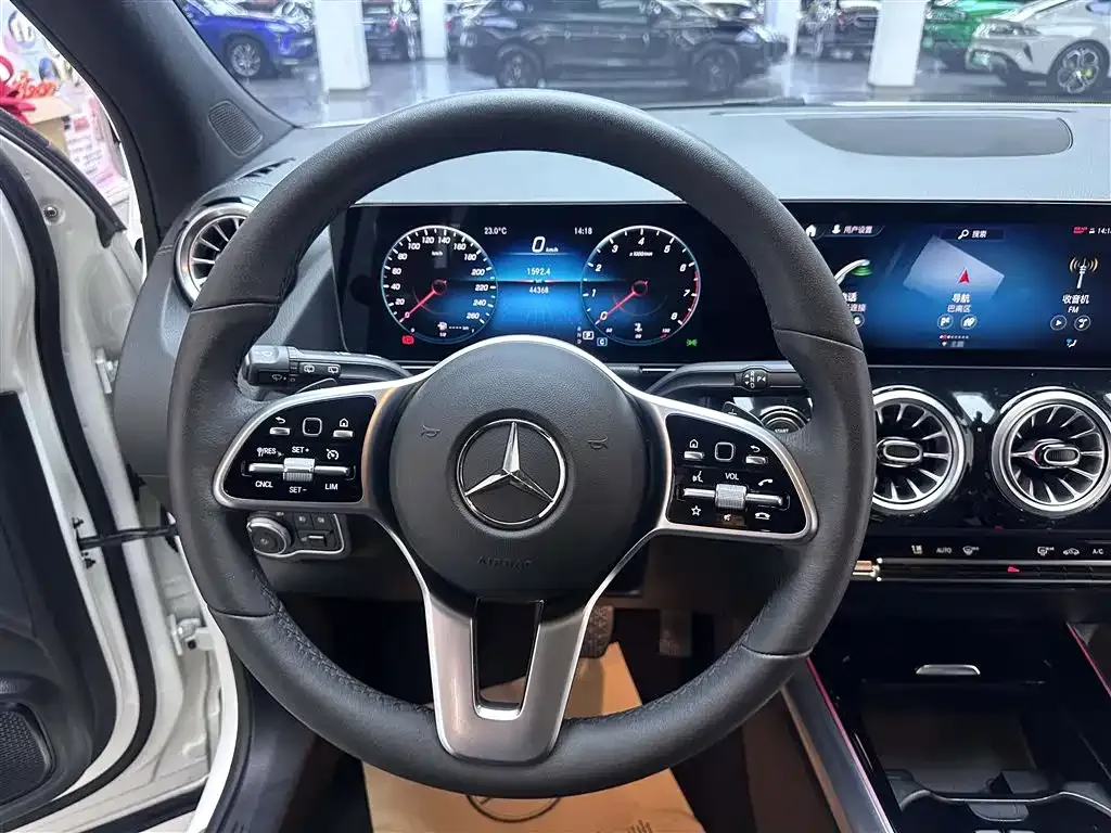 Mercedes-Benz GLA — фото 6